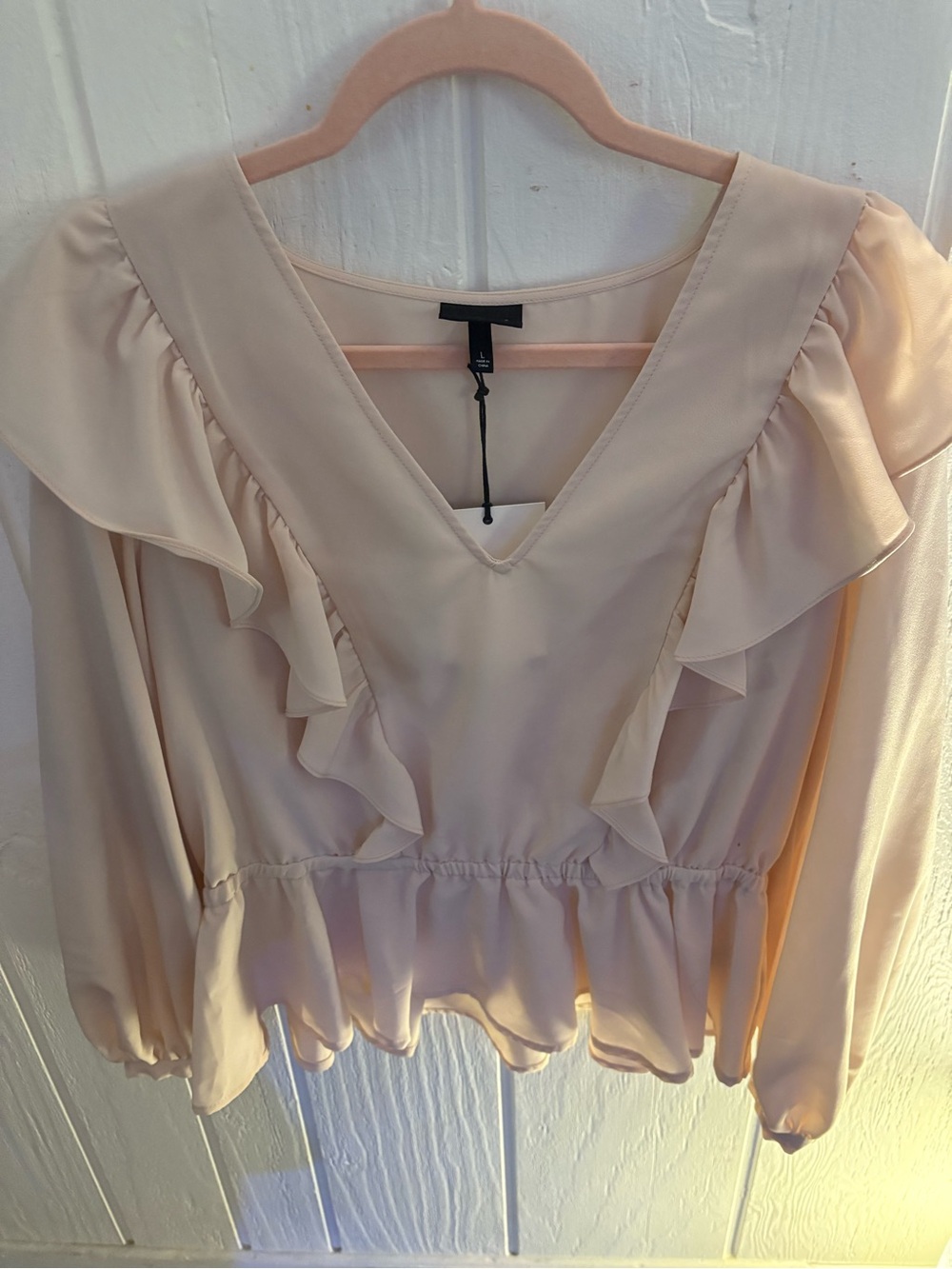Who What Wear Cream Ruffle V-Neck Blouse